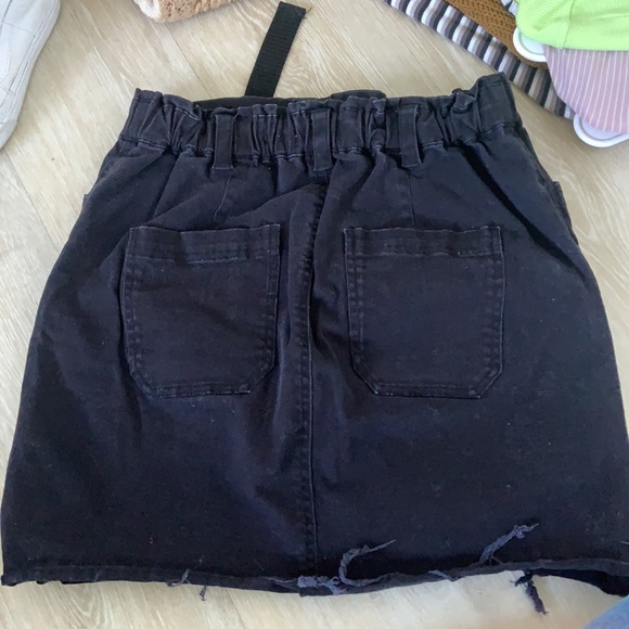 Black buckle mini skirt - Picture 2 of 3